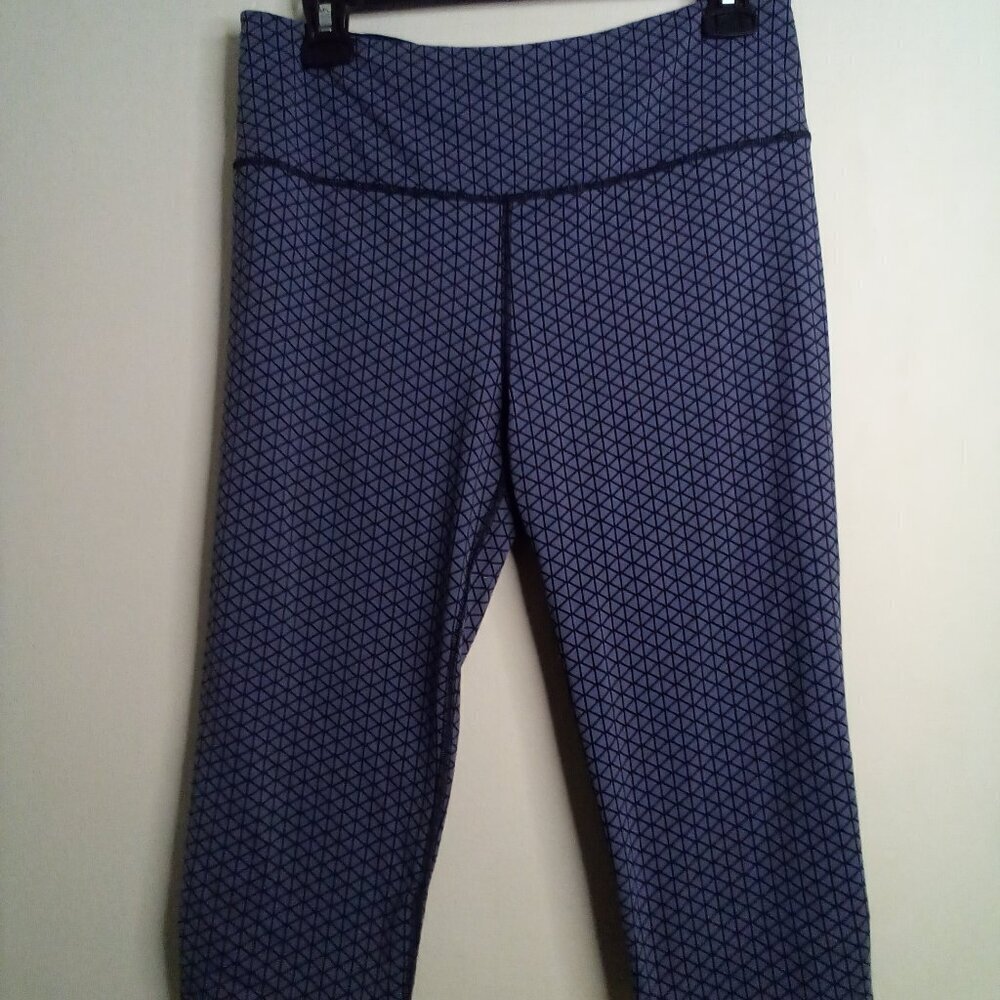 VSX Victoria's Secret Crop Leggings Women M Knockout Sport Pattern Gray Black